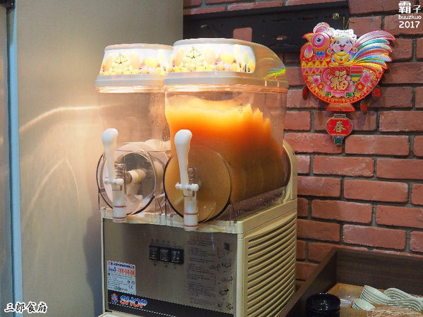 三郎食府:三郎食府,滷豬排醬汁好入味,還有熱炒菜色~