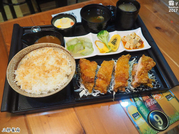 三郎食府:三郎食府,滷豬排醬汁好入味,還有熱炒菜色~