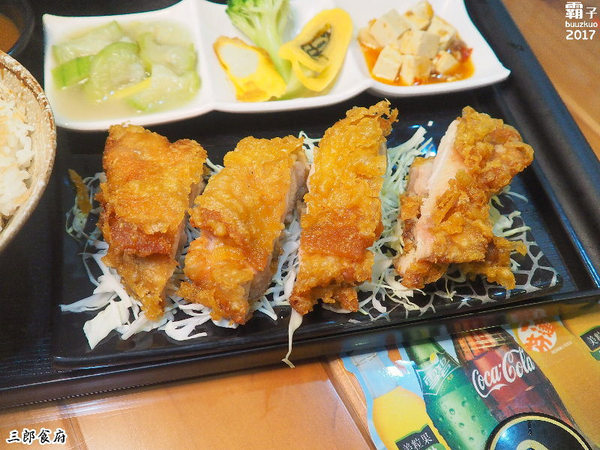 三郎食府:三郎食府,滷豬排醬汁好入味,還有熱炒菜色~