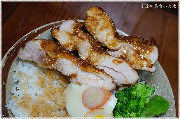 三郎食府:台中北區』三郎食府║營業到深夜12點!複合式定食任你選,滿500元即外送!(附最新菜單)