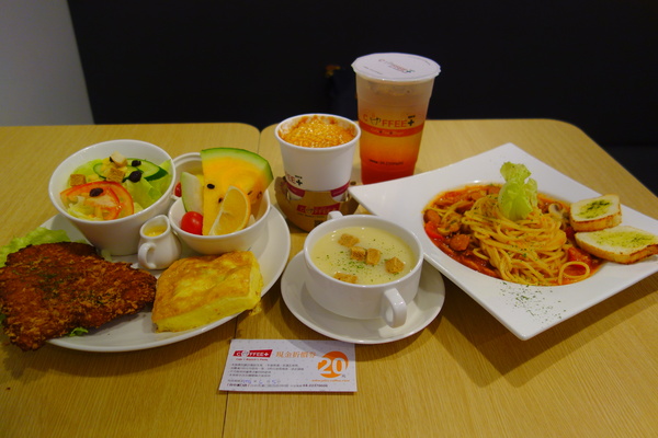咖啡家coffee+(漢口店)：1040502[官本金文愛台灣]台中市北區咖啡家coffee+漢口店早午餐或下午茶平價高CP值便宜又大碗的餐點學生小資上班族最愛