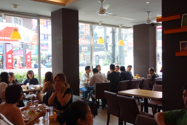 咖啡家coffee+(漢口店)：1040502[官本金文愛台灣]台中市北區咖啡家coffee+漢口店早午餐或下午茶平價高CP值便宜又大碗的餐點學生小資上班族最愛