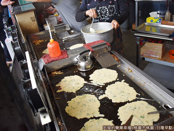 日隆早點05-3個煎台.JPG