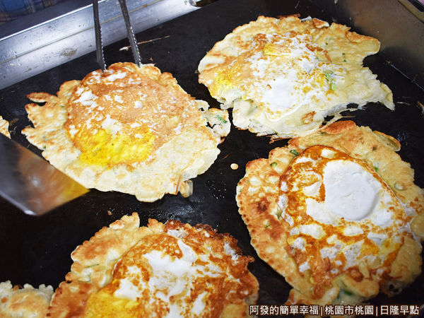 日隆早點08-煎餅與煎蛋香.JPG