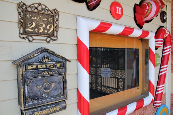 桃園龍貓公車站：【桃園觀音景點】和美幼稚園旁龍貓~和豆豆龍陪你一起搭巴士/糖果屋城堡-彩繪浮球好吸睛