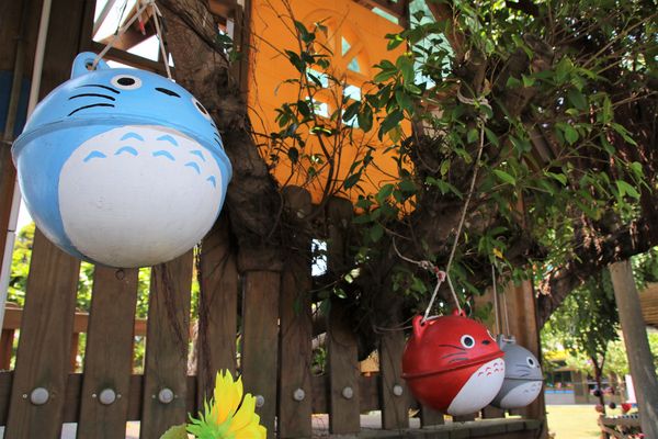 桃園龍貓公車站：【桃園觀音景點】和美幼稚園旁龍貓~和豆豆龍陪你一起搭巴士/糖果屋城堡-彩繪浮球好吸睛