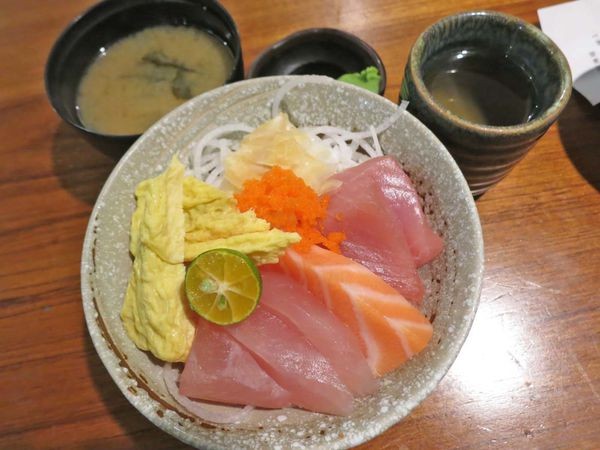 【蘆洲餐廳】福岡漁場-CP值爆表！100元就能吃到生魚片丼飯