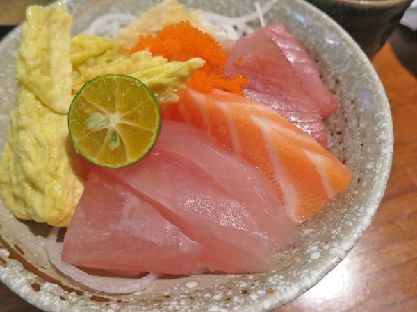 【蘆洲餐廳】福岡漁場-CP值爆表！100元就能吃到生魚片丼飯