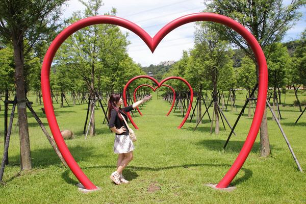 大溪河濱公園LOVE：【桃園大溪景點】大溪河濱公園LOVE~藝術造景/景觀湖/及湖濱觀景台