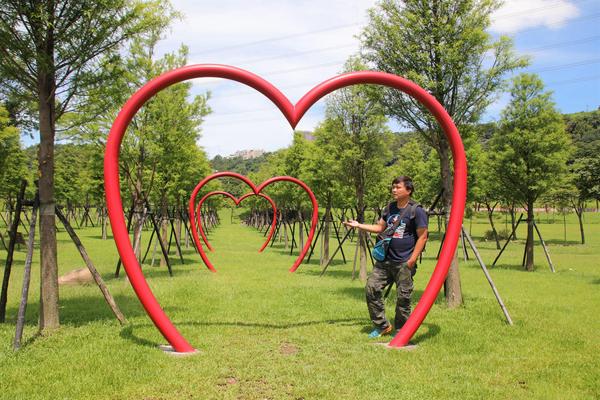 大溪河濱公園LOVE：【桃園大溪景點】大溪河濱公園LOVE~藝術造景/景觀湖/及湖濱觀景台