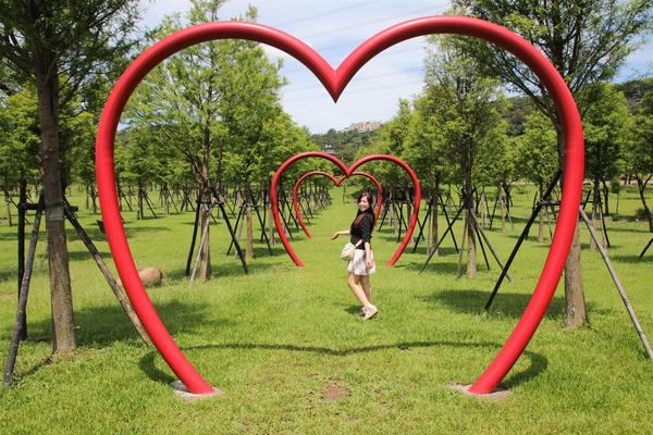 大溪河濱公園LOVE：【桃園大溪景點】大溪河濱公園LOVE~藝術造景/景觀湖/及湖濱觀景台