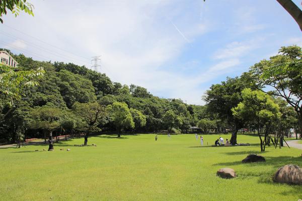 大溪河濱公園LOVE：【桃園大溪景點】大溪河濱公園LOVE~藝術造景/景觀湖/及湖濱觀景台