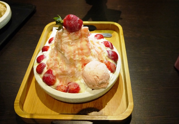 剛好冰果室：[台中北屯區]剛好冰果室，冰品搭配，恰如其名的剛好!剛好旁邊就是文昌國小，剛好賞個花...