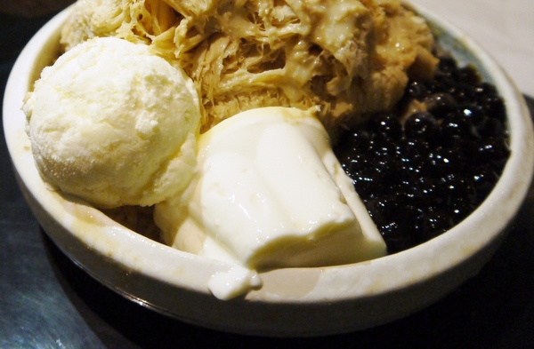 剛好冰果室：[台中北屯區]剛好冰果室，冰品搭配，恰如其名的剛好!剛好旁邊就是文昌國小，剛好賞個花...