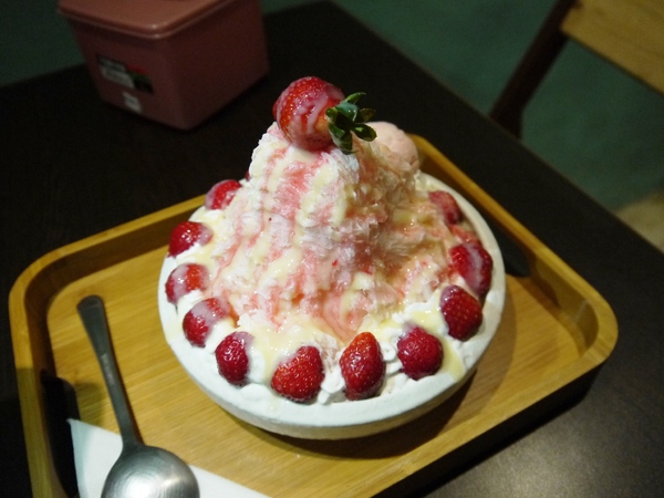 剛好冰果室：[台中北屯區]剛好冰果室，冰品搭配，恰如其名的剛好!剛好旁邊就是文昌國小，剛好賞個花...