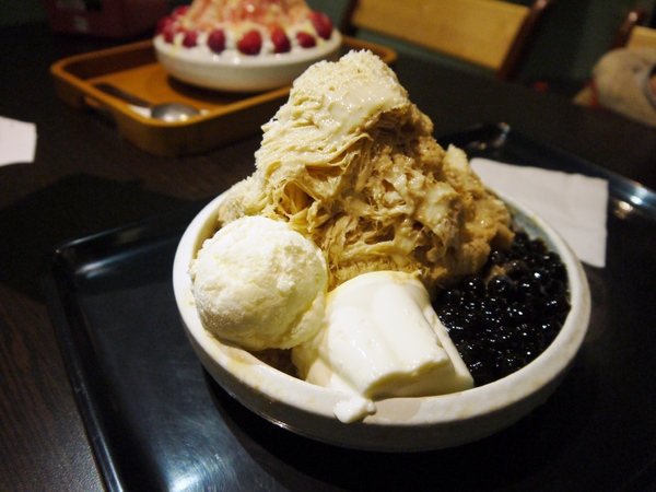 剛好冰果室：[台中北屯區]剛好冰果室，冰品搭配，恰如其名的剛好!剛好旁邊就是文昌國小，剛好賞個花...