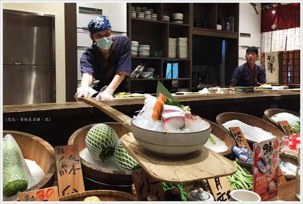 樂座爐端燒 崇德-船槳送菜-生魚片.jpg 樂座爐端燒 崇德-船槳送菜-生魚片.jpg