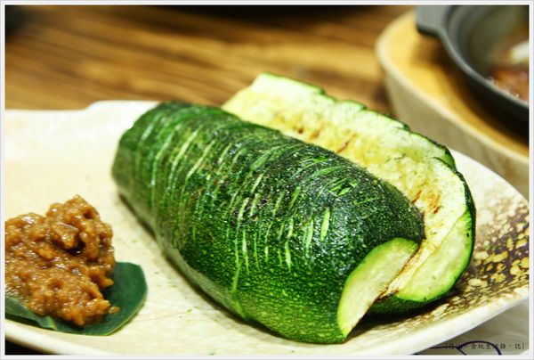 樂座爐端燒 崇德-櫛瓜味噌燒-2.JPG 樂座爐端燒 崇德-櫛瓜味噌燒-2.JPG