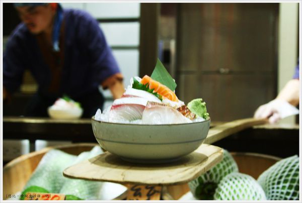 樂座爐端燒 崇德-船槳送菜-綜合刺生.JPG 樂座爐端燒 崇德-船槳送菜-綜合刺生.JPG