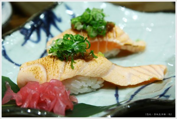 樂座爐端燒 崇德-炙鮭魚+炙鮭魚肚-1.JPG 樂座爐端燒 崇德-炙鮭魚+炙鮭魚肚-1.JPG