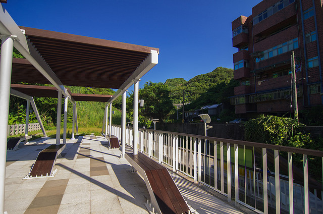 【基隆景點】浪漫的海科館火車站-依山傍海的深澳支線鐵路。站在八斗子站月台上感受歷史的紋路