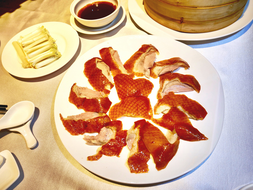 [台北內湖] 櫻桃鴨一鴨三吃片鴨秀 / 水源麗緻婚宴會館 / 烤鴨酥脆肥滋滋 / 母親節父親節吃好吃滿 / 吃櫻桃鴨不用去宜蘭