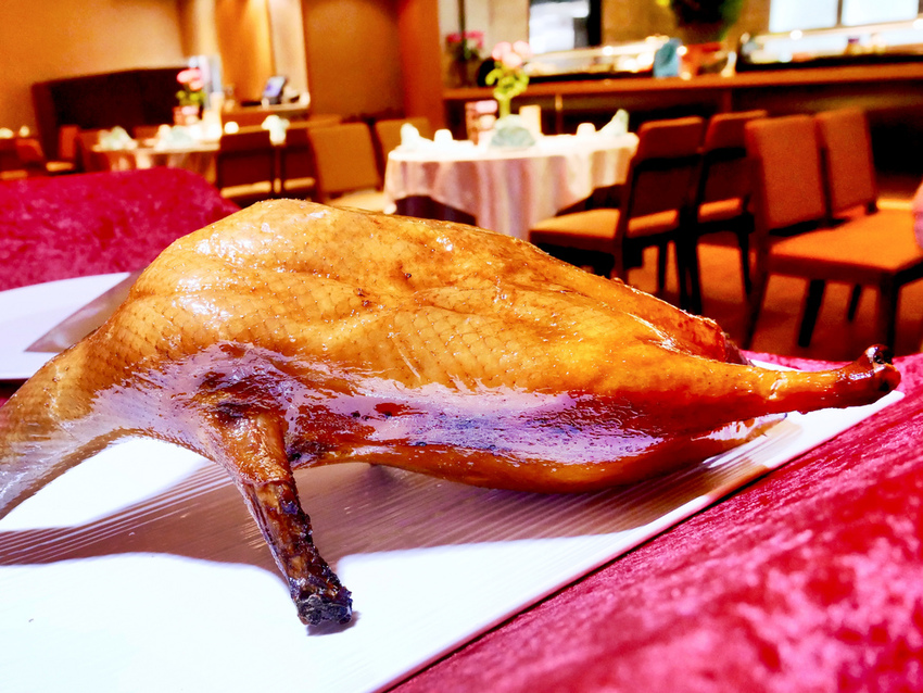 [台北內湖] 櫻桃鴨一鴨三吃片鴨秀 / 水源麗緻婚宴會館 / 烤鴨酥脆肥滋滋 / 母親節父親節吃好吃滿 / 吃櫻桃鴨不用去宜蘭