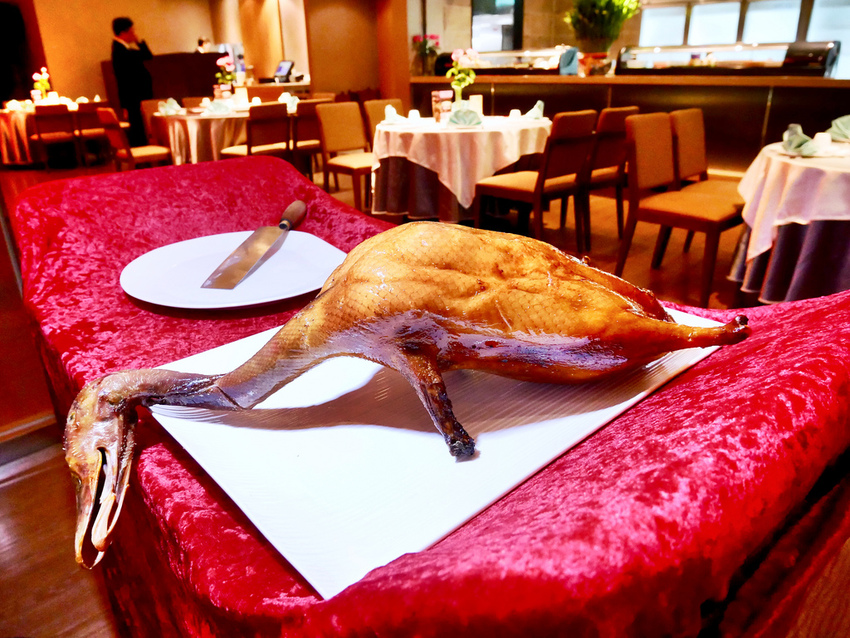 [台北內湖] 櫻桃鴨一鴨三吃片鴨秀 / 水源麗緻婚宴會館 / 烤鴨酥脆肥滋滋 / 母親節父親節吃好吃滿 / 吃櫻桃鴨不用去宜蘭