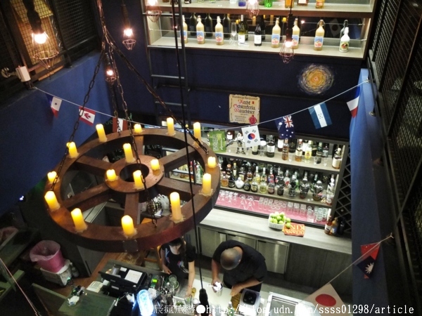 Weekend 餐酒館:【美食特搜。高雄左營區】Weekend 葳肯餐酒館。爐烤松阪豬 燒烤雞腿排 香蕉奶酒 週末再來場味蕾饗宴