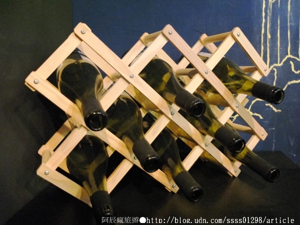 Weekend 餐酒館:【美食特搜。高雄左營區】Weekend 葳肯餐酒館。爐烤松阪豬 燒烤雞腿排 香蕉奶酒 週末再來場味蕾饗宴