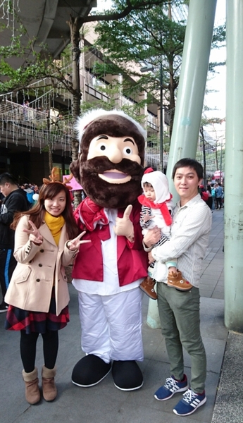 龍貓吉卜力專賣店「橡子共和國」：台北~橡子共和國~龍貓吉卜力專賣店~呆萌豆豆龍、貓巴士、無臉男公仔~拍到手軟不停歇~