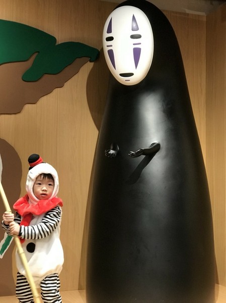 龍貓吉卜力專賣店「橡子共和國」：台北~橡子共和國~龍貓吉卜力專賣店~呆萌豆豆龍、貓巴士、無臉男公仔~拍到手軟不停歇~