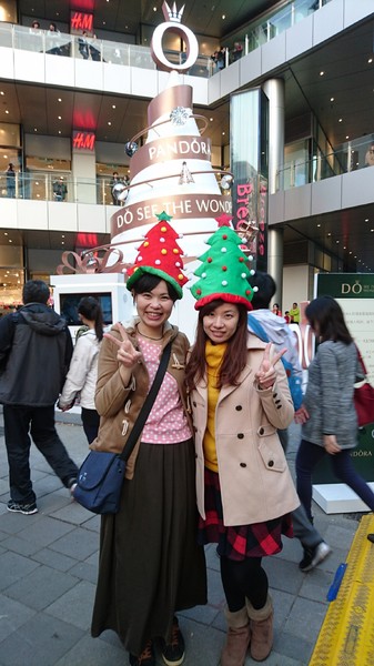 龍貓吉卜力專賣店「橡子共和國」：台北~橡子共和國~龍貓吉卜力專賣店~呆萌豆豆龍、貓巴士、無臉男公仔~拍到手軟不停歇~