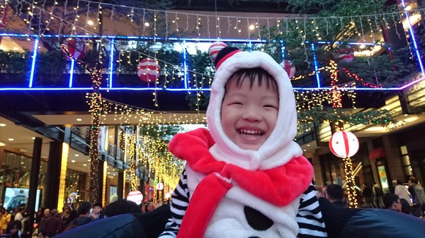 龍貓吉卜力專賣店「橡子共和國」：台北~橡子共和國~龍貓吉卜力專賣店~呆萌豆豆龍、貓巴士、無臉男公仔~拍到手軟不停歇~