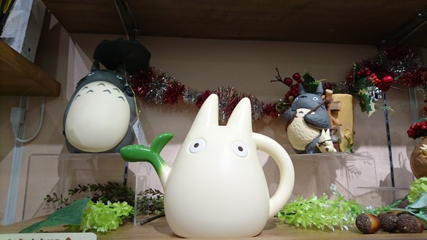 龍貓吉卜力專賣店「橡子共和國」：台北~橡子共和國~龍貓吉卜力專賣店~呆萌豆豆龍、貓巴士、無臉男公仔~拍到手軟不停歇~