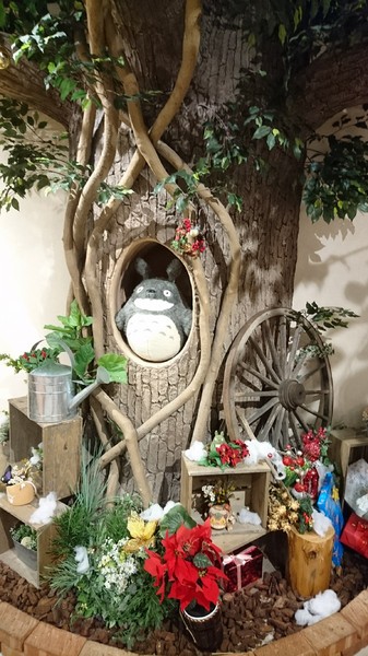 龍貓吉卜力專賣店「橡子共和國」：台北~橡子共和國~龍貓吉卜力專賣店~呆萌豆豆龍、貓巴士、無臉男公仔~拍到手軟不停歇~