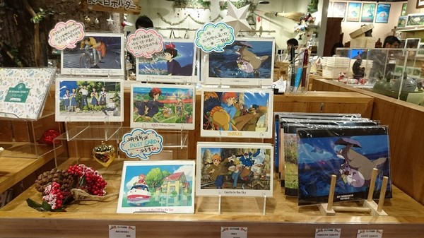 龍貓吉卜力專賣店「橡子共和國」：台北~橡子共和國~龍貓吉卜力專賣店~呆萌豆豆龍、貓巴士、無臉男公仔~拍到手軟不停歇~