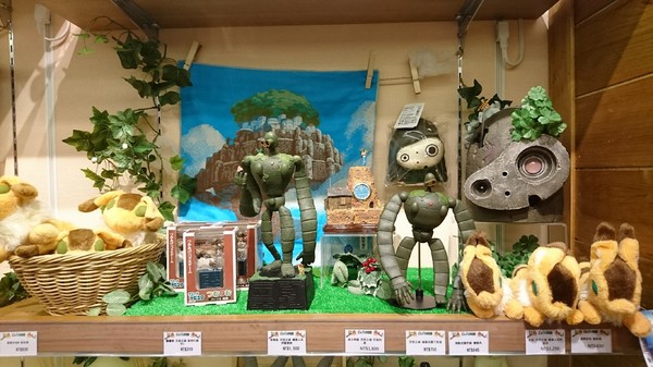 龍貓吉卜力專賣店「橡子共和國」：台北~橡子共和國~龍貓吉卜力專賣店~呆萌豆豆龍、貓巴士、無臉男公仔~拍到手軟不停歇~