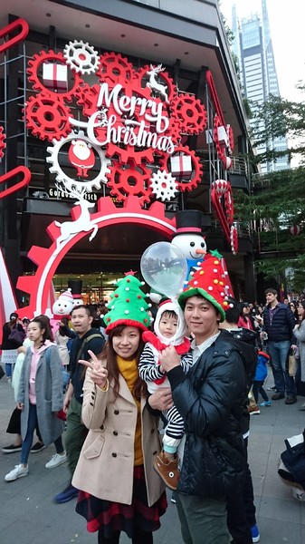 龍貓吉卜力專賣店「橡子共和國」：台北~橡子共和國~龍貓吉卜力專賣店~呆萌豆豆龍、貓巴士、無臉男公仔~拍到手軟不停歇~