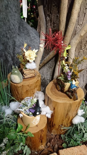 龍貓吉卜力專賣店「橡子共和國」：台北~橡子共和國~龍貓吉卜力專賣店~呆萌豆豆龍、貓巴士、無臉男公仔~拍到手軟不停歇~