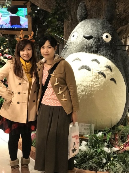 龍貓吉卜力專賣店「橡子共和國」：台北~橡子共和國~龍貓吉卜力專賣店~呆萌豆豆龍、貓巴士、無臉男公仔~拍到手軟不停歇~