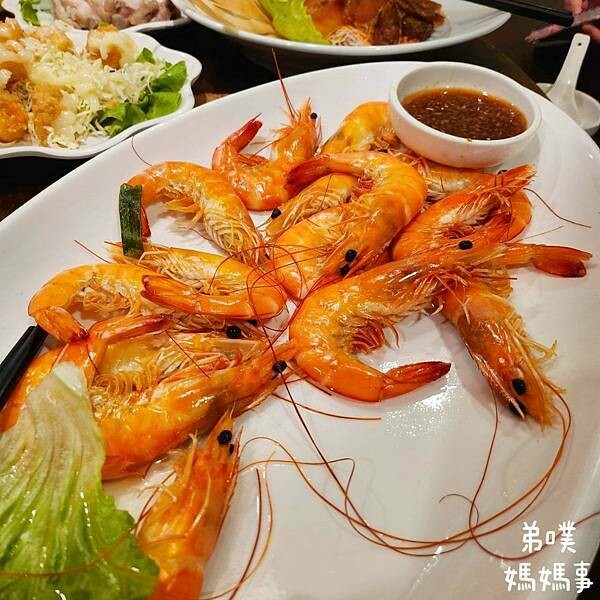 高雄市鳳山區【高雄‧鳳山】152番地│聚餐合菜超澎湃大碗公菜色,有包廂!