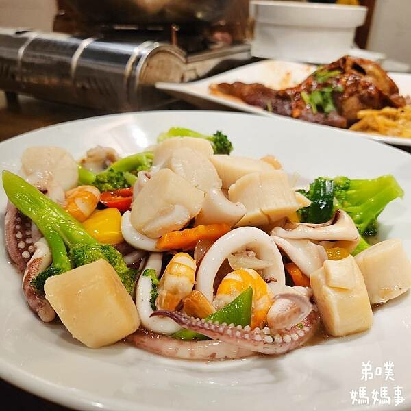 高雄市鳳山區【高雄‧鳳山】152番地│聚餐合菜超澎湃大碗公菜色,有包廂!