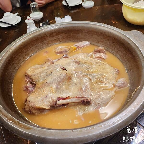 高雄市鳳山區【高雄‧鳳山】152番地│聚餐合菜超澎湃大碗公菜色,有包廂!