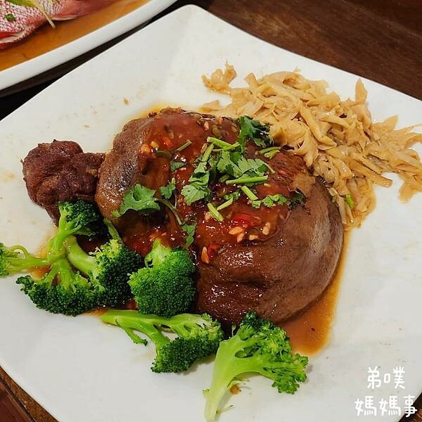 高雄市鳳山區【高雄‧鳳山】152番地│聚餐合菜超澎湃大碗公菜色,有包廂!