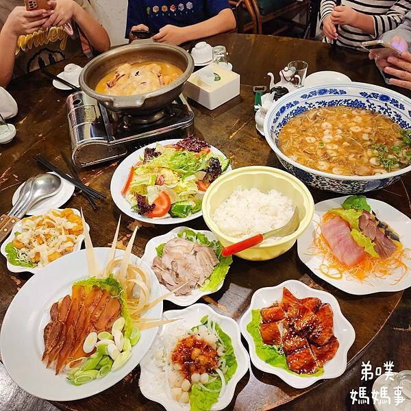 高雄市鳳山區【高雄‧鳳山】152番地│聚餐合菜超澎湃大碗公菜色,有包廂!