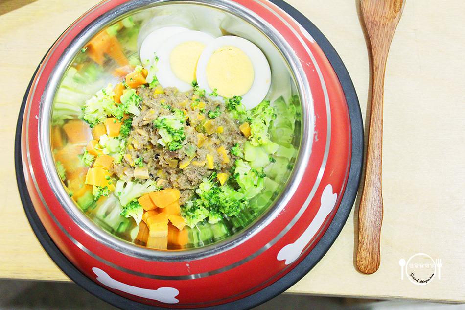 食記◎--【公館 台大】Piglet friendly cafe 彼克蕾友善咖啡館。以豬為主題的台北友善寵物餐廳/歡迎毛小孩