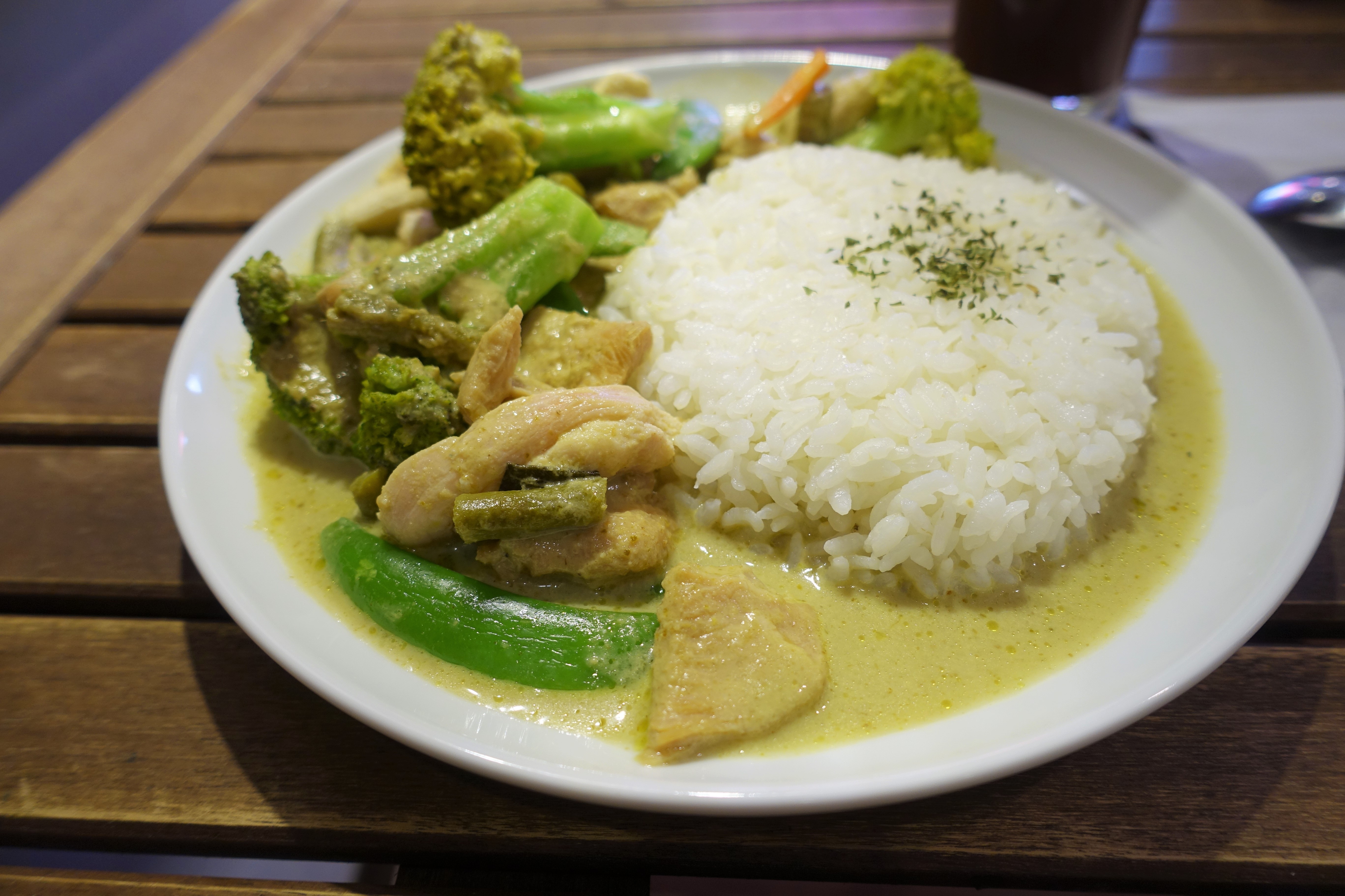 『捷運忠孝敦化站│仁愛圓環』LoveN 朗文咖啡(三訪)-CP值高商業午餐、沒營業會令人崩潰的上班族秘密基地