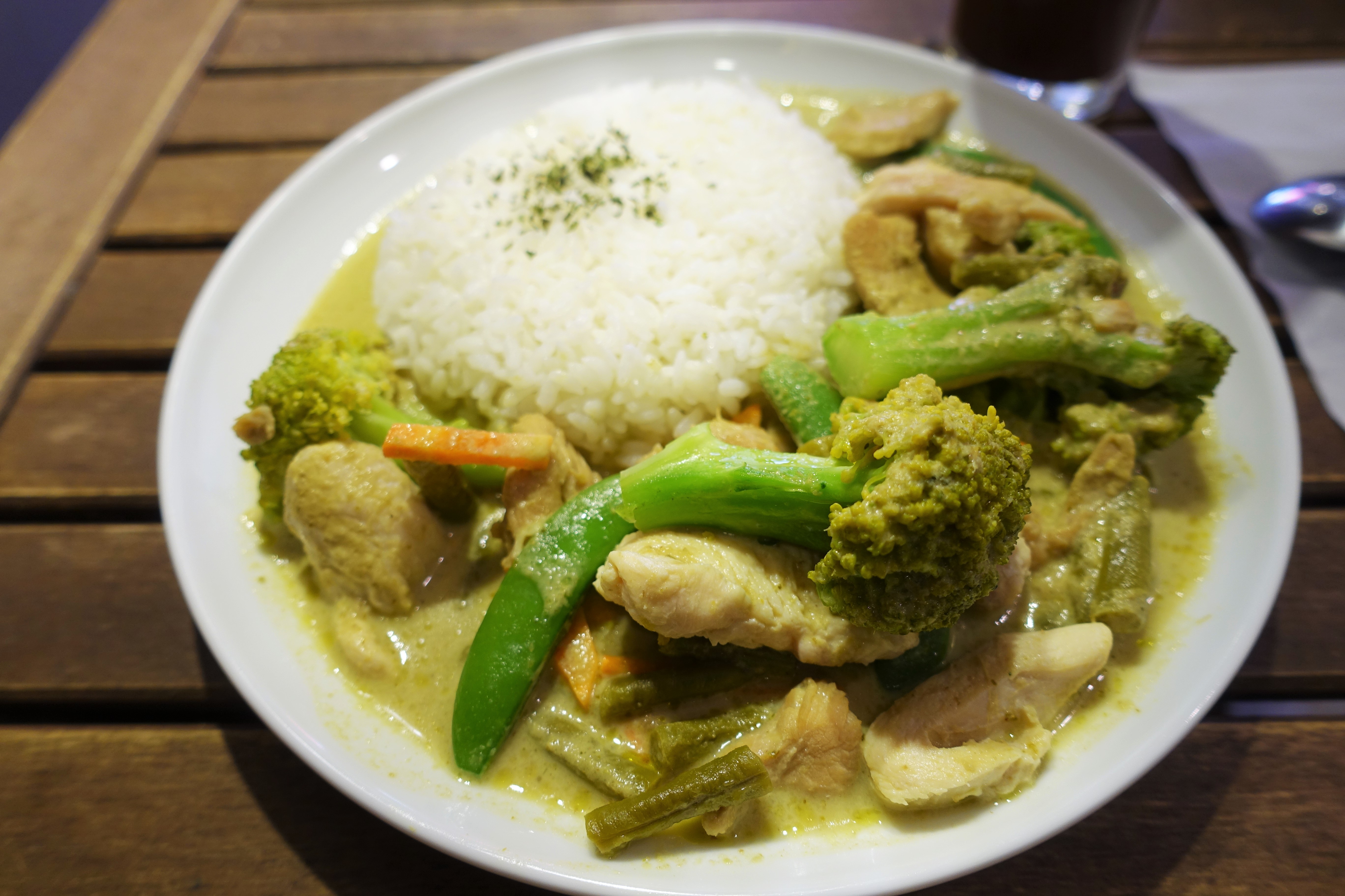 『捷運忠孝敦化站│仁愛圓環』LoveN 朗文咖啡(三訪)-CP值高商業午餐、沒營業會令人崩潰的上班族秘密基地