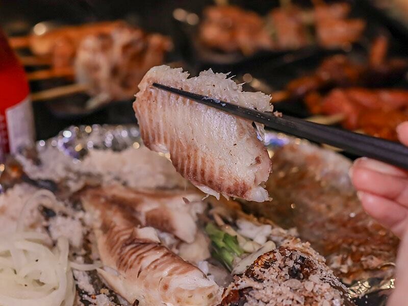 興南夜市宵夜推薦,亂烤串燒30元起超平價,中和美食推薦。